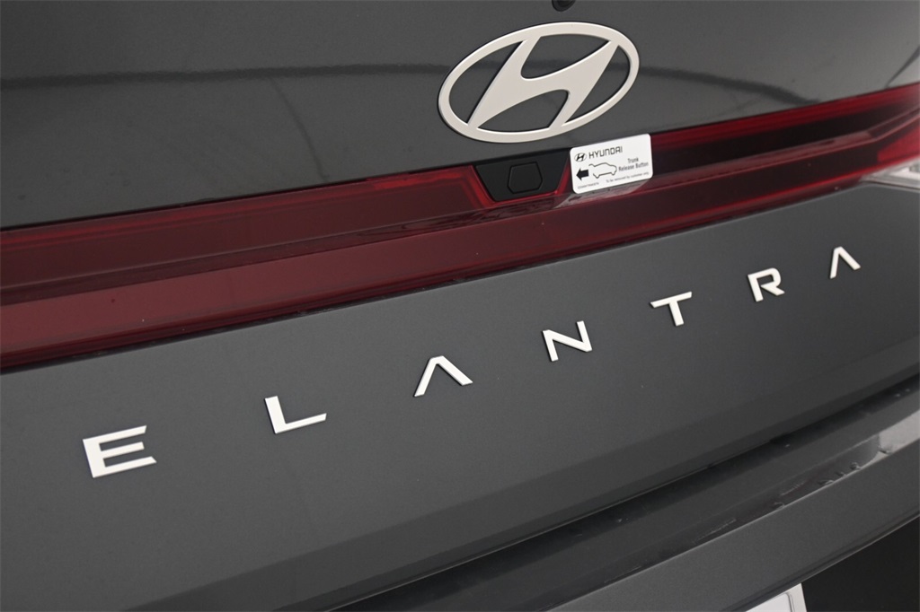 2025 Hyundai Elantra SEL 8