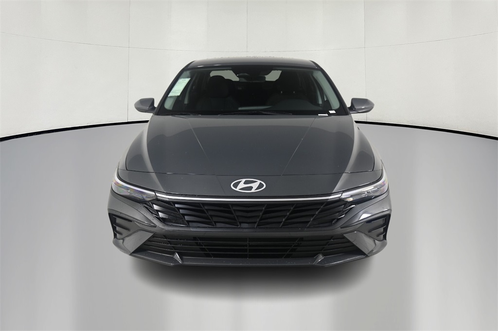 2025 Hyundai Elantra SE 2