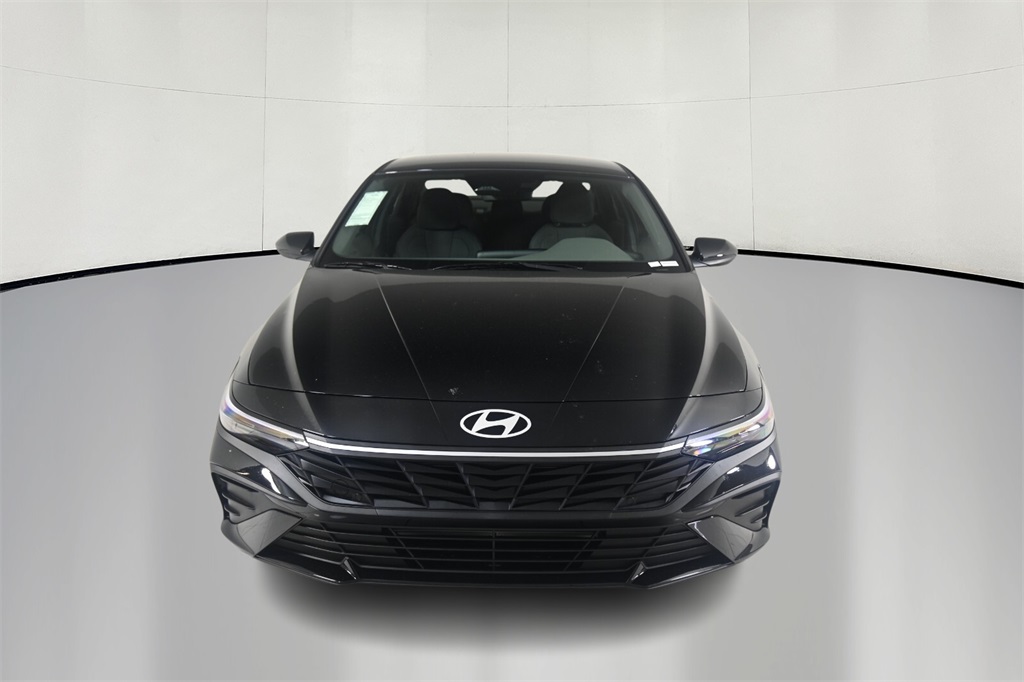 2025 Hyundai Elantra SE 2