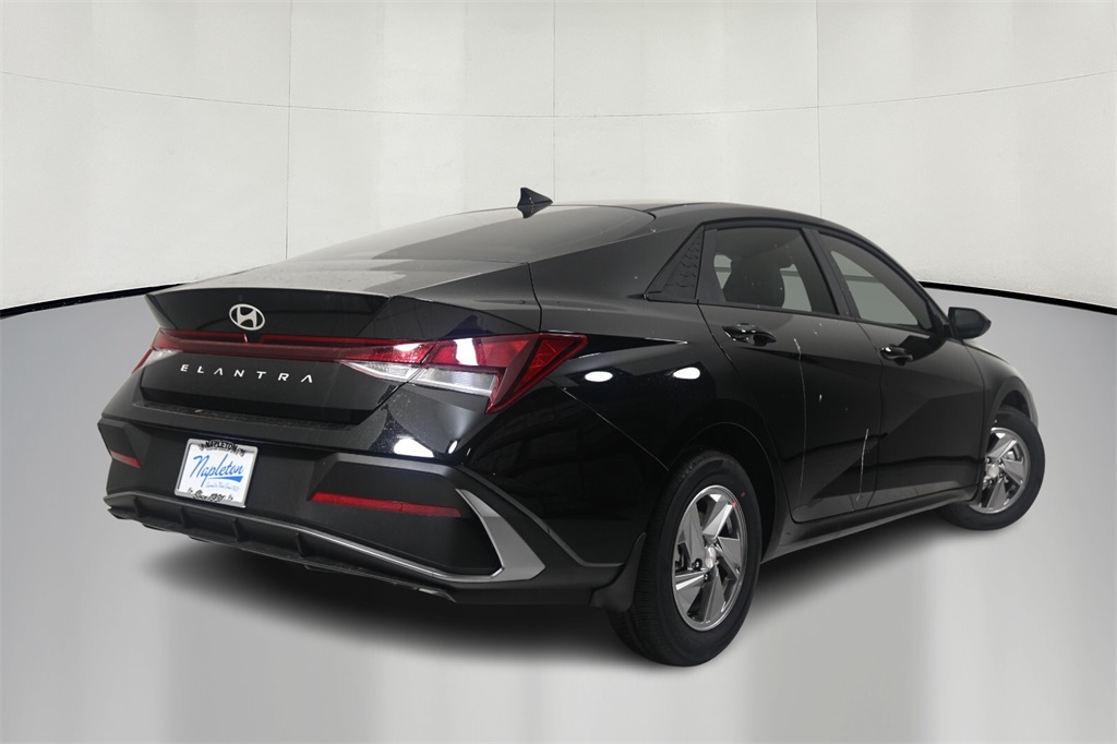 2025 Hyundai Elantra SE 7