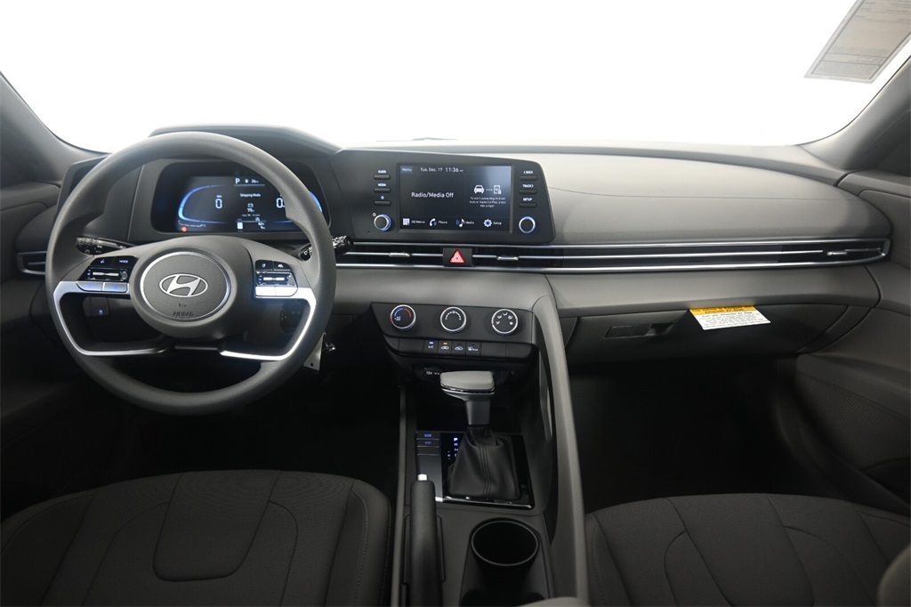 2025 Hyundai Elantra SE 14