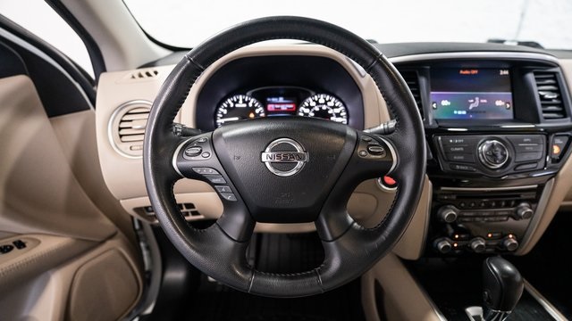 2017 Nissan Pathfinder SV 11