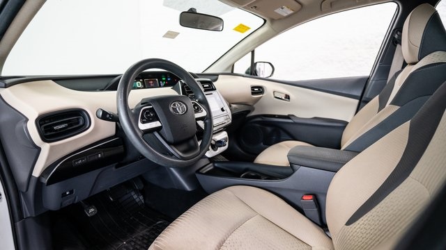 2016 Toyota Prius Two 9