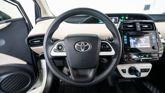 2016 Toyota Prius Two 12