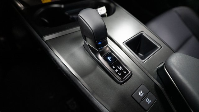 2025 Lexus UX 300h 18
