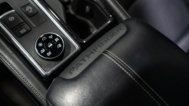 2022 Nissan Pathfinder SL 24