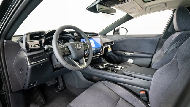 2024 Lexus RZ 450e Luxury 10