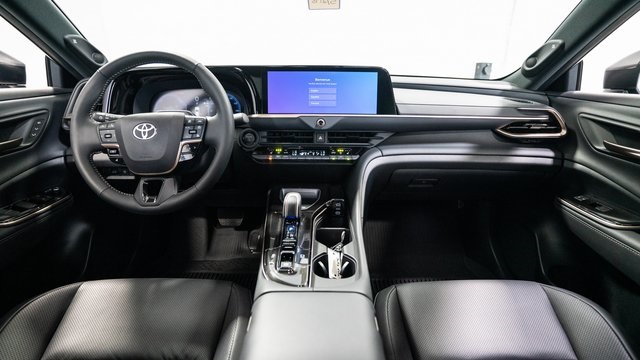 2024 Toyota Crown Platinum 8
