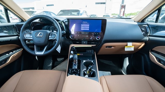 2025 Lexus NX 350 Premium 8