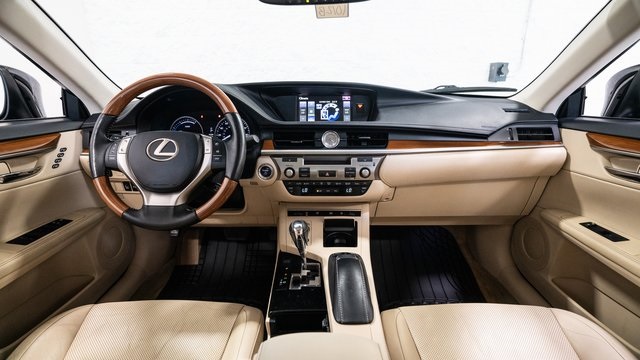 2013 Lexus ES 300h 8