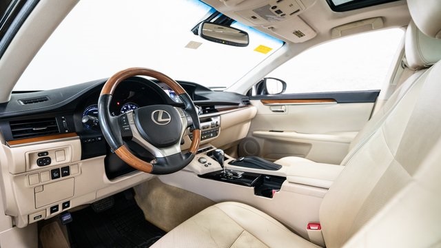 2013 Lexus ES 300h 9