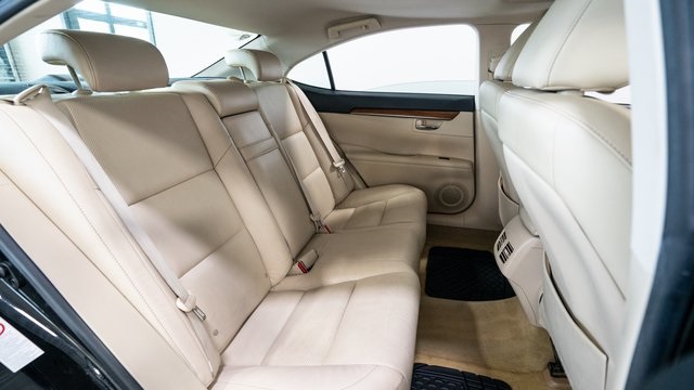 2013 Lexus ES 300h 29