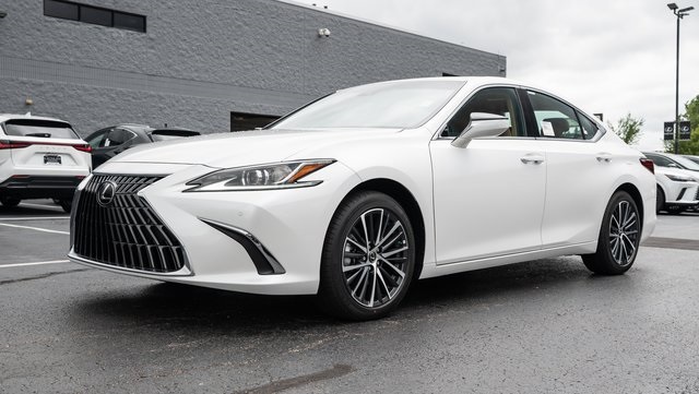 2025 Lexus ES 300h Luxury 3