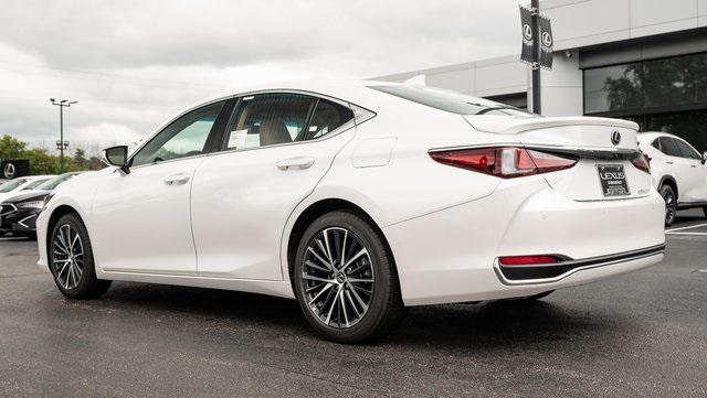 2025 Lexus ES 300h Luxury 4