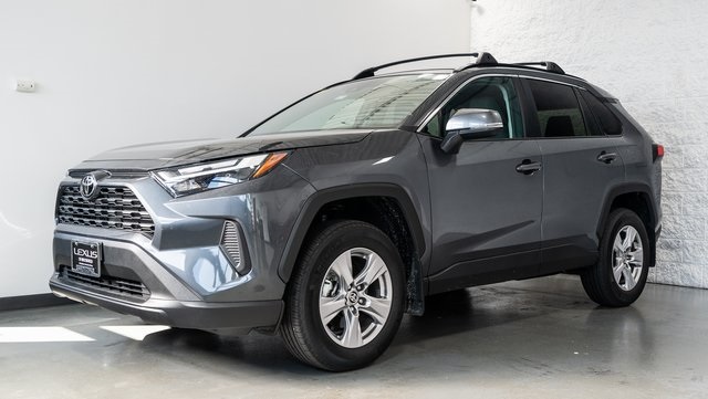 2023 Toyota RAV4 XLE 2