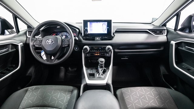 2023 Toyota RAV4 XLE 8