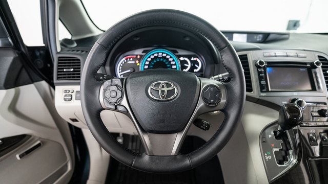 2014 Toyota Venza XLE 12