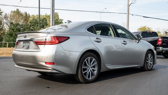 2016 Lexus ES 300h 6