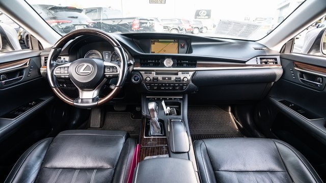 2016 Lexus ES 300h 8