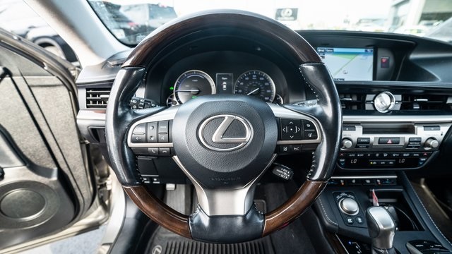 2016 Lexus ES 300h 12