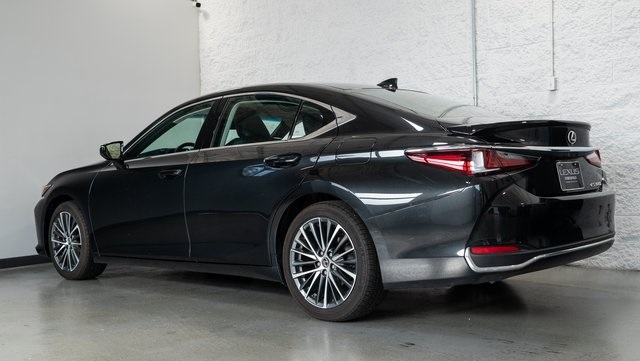 2023 Lexus ES 300h 3