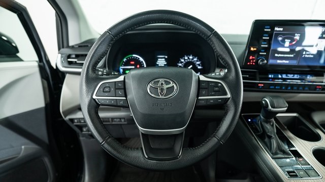 2021 Toyota Sienna XLE 10