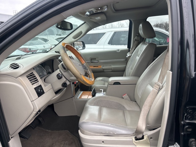 2007 Chrysler Aspen Limited 8