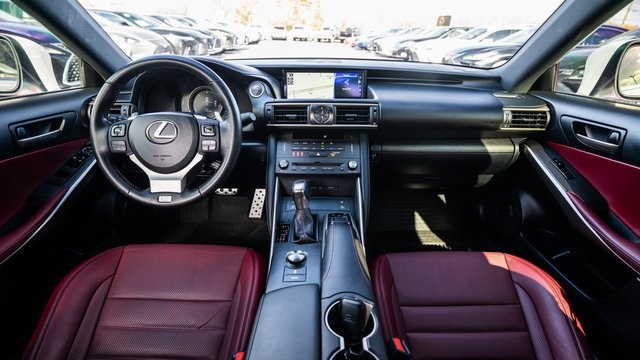 2019 Lexus IS 300 8