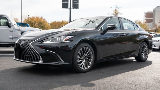 2025 Lexus ES 300h Luxury 3