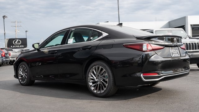 2025 Lexus ES 300h Luxury 4