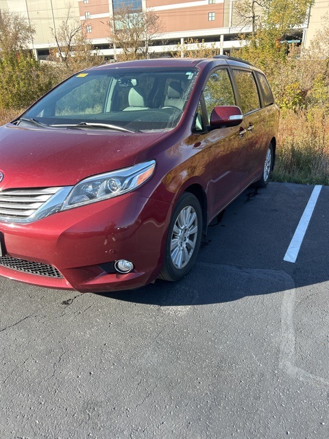 2017 Toyota Sienna L 2