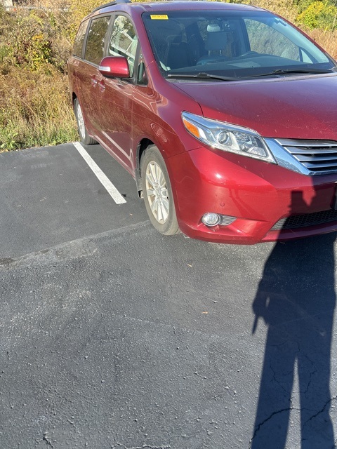 2017 Toyota Sienna L 3