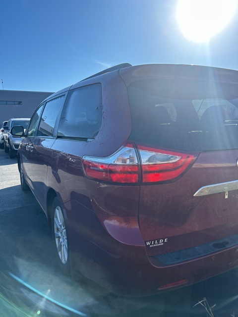 2017 Toyota Sienna L 4