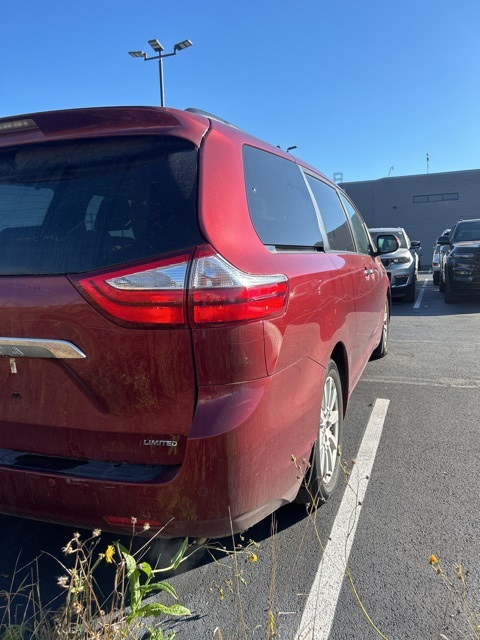 2017 Toyota Sienna L 5