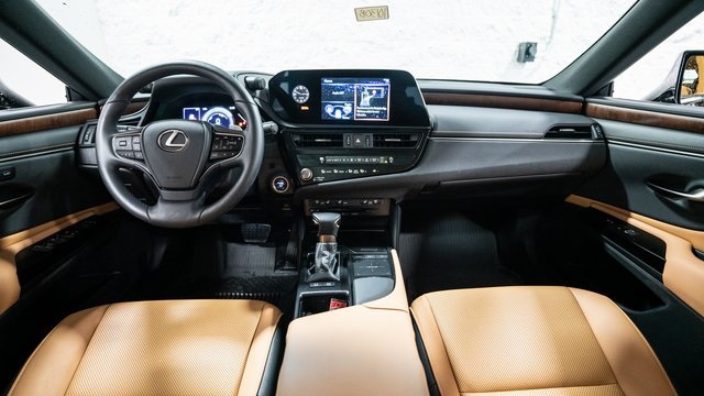 2022 Lexus ES 300h 8