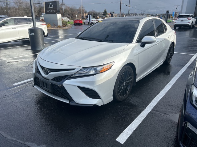 2019 Toyota Camry XSE 3