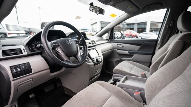 2016 Honda Odyssey SE 9