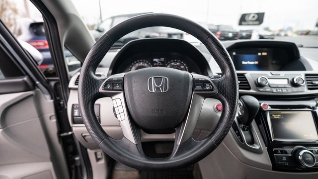 2016 Honda Odyssey SE 12