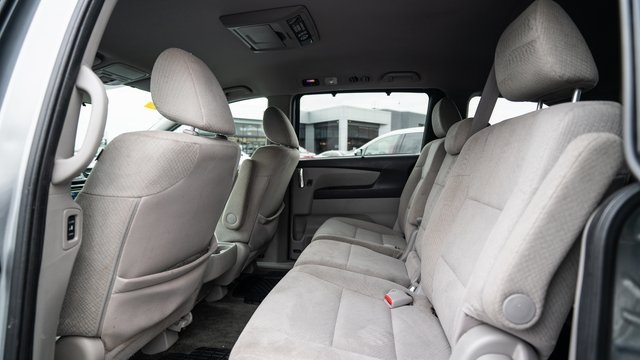 2016 Honda Odyssey SE 27