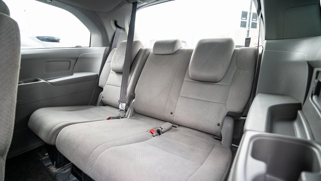 2016 Honda Odyssey SE 28