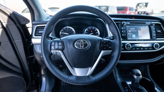 2016 Toyota Highlander XLE V6 12