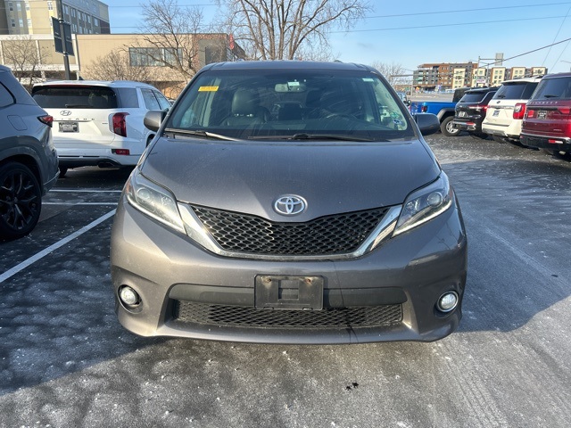 2016 Toyota Sienna SE Premium 2