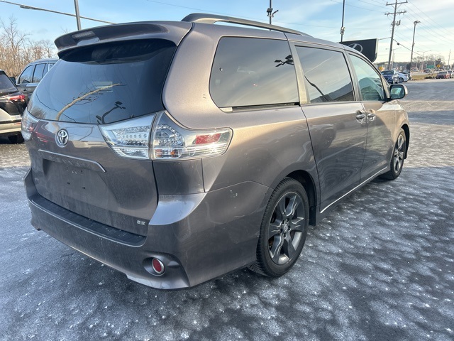 2016 Toyota Sienna SE Premium 4