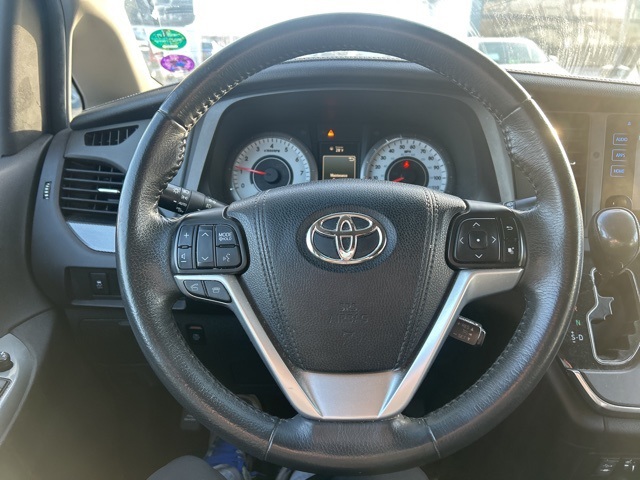 2016 Toyota Sienna SE Premium 9