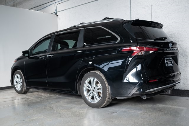 2023 Toyota Sienna Platinum 3