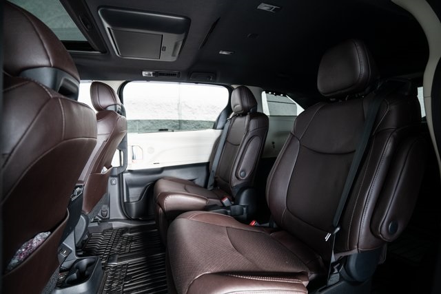 2023 Toyota Sienna Platinum 30