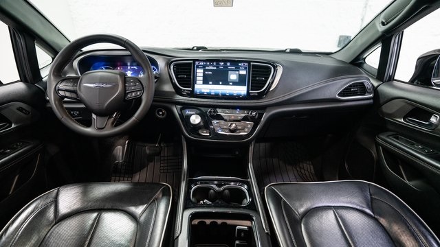 2022 Chrysler Pacifica Hybrid Limited 8