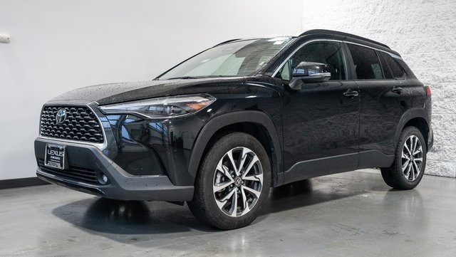 2023 Toyota Corolla Cross XLE 2