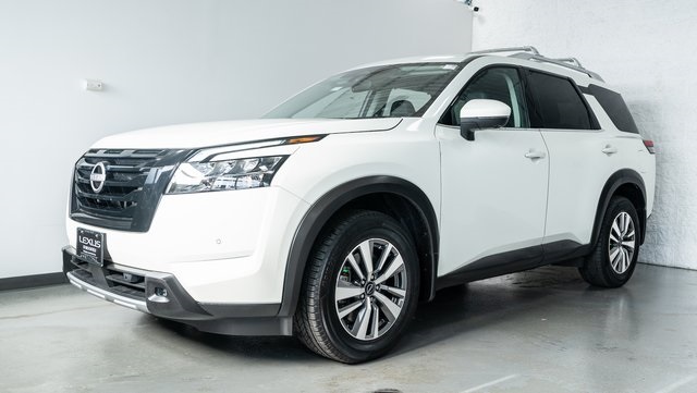 2023 Nissan Pathfinder SL 2