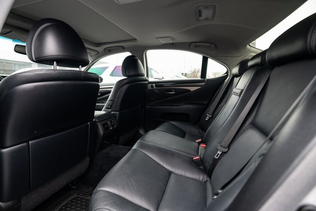 2015 Lexus LS 460 31